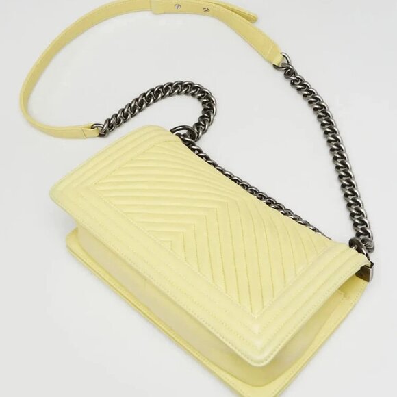 Chanel Light Green Chevron Quilted Lambskin Leather Medium Boy Flap Bag - Picture 2 of 10